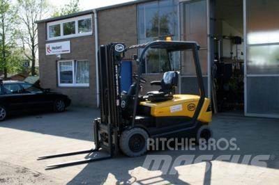 OM XE 30 ac Electric Forklifts