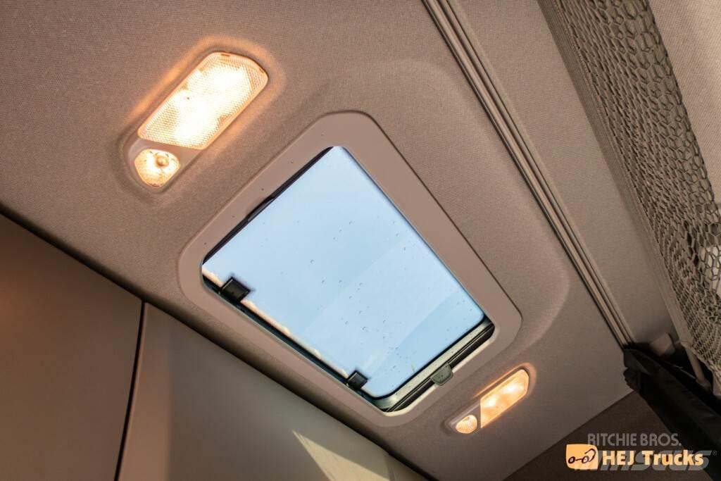 Scania R660 A6x2NB Conventional Trucks / Tractor Trucks