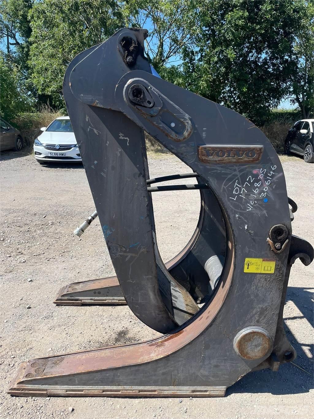 Volvo log grab Other