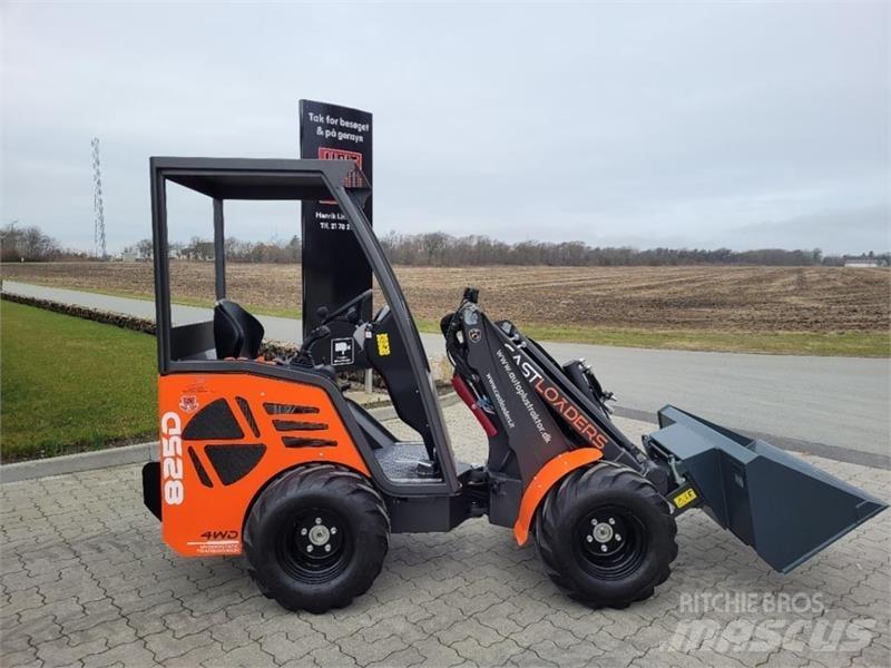 Cast 825 D Mini Loader