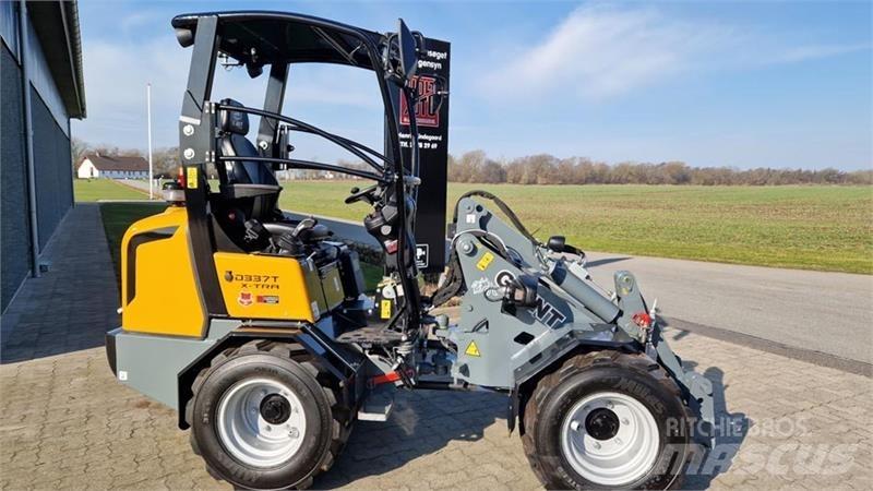 GiANT D337T Mini Loader