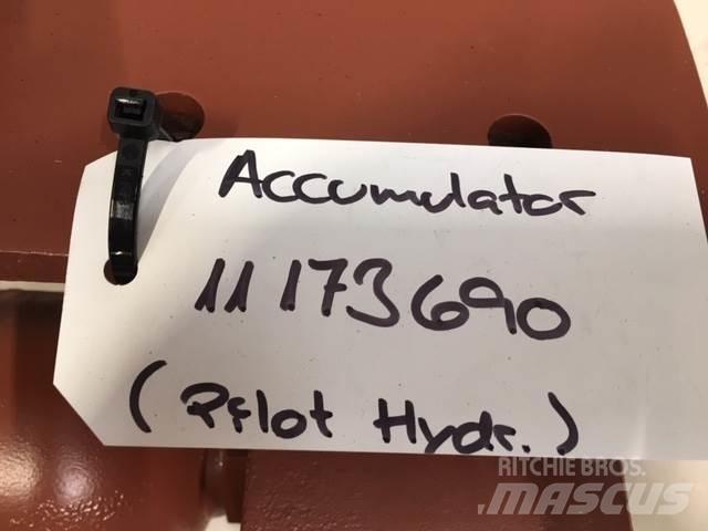  Accumulator ex. Volvo L180E Hydraulics