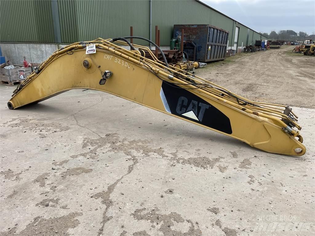 CAT 323D monobom Other
