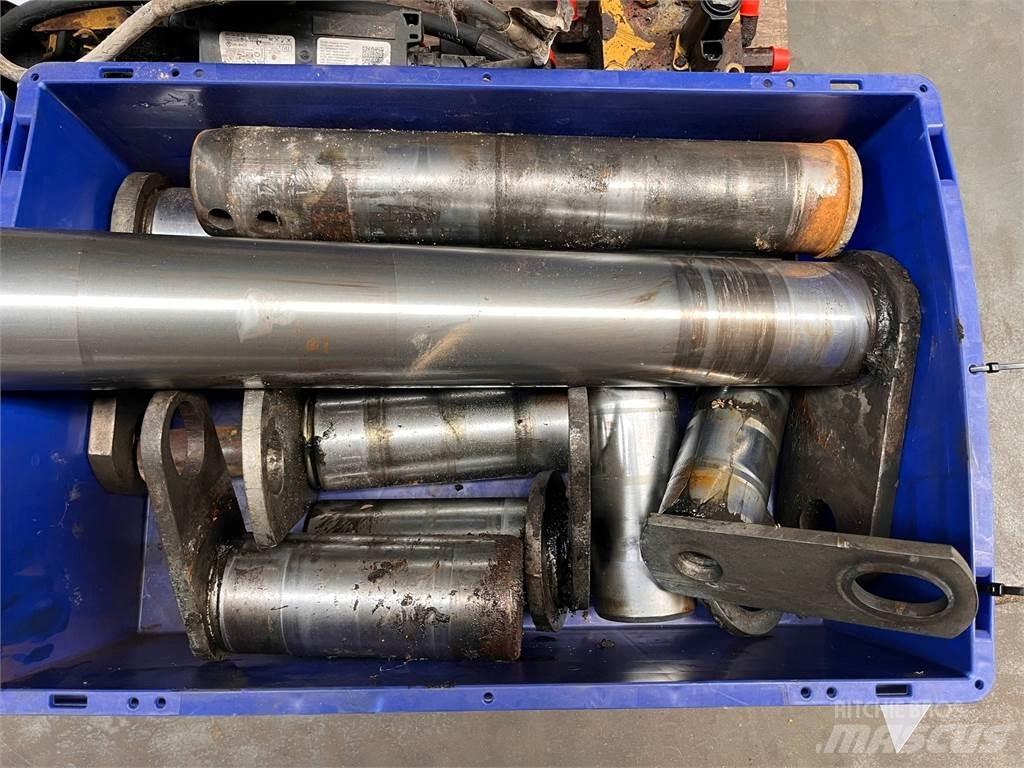 CAT 323D navler Other