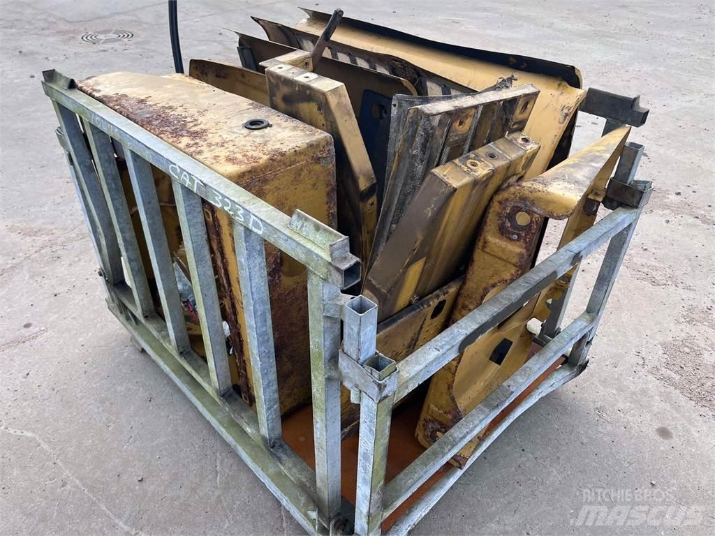 CAT 323D Skærme Other