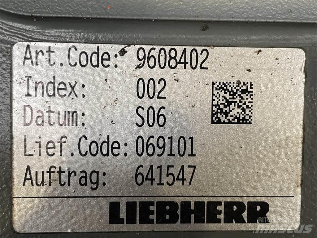 Liebherr L542 Link Arm Other