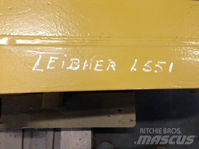 Liebherr L551 Link Arm Other
