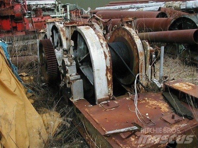  Piloteringsspil 3 tromler Hoists and Material Elevators