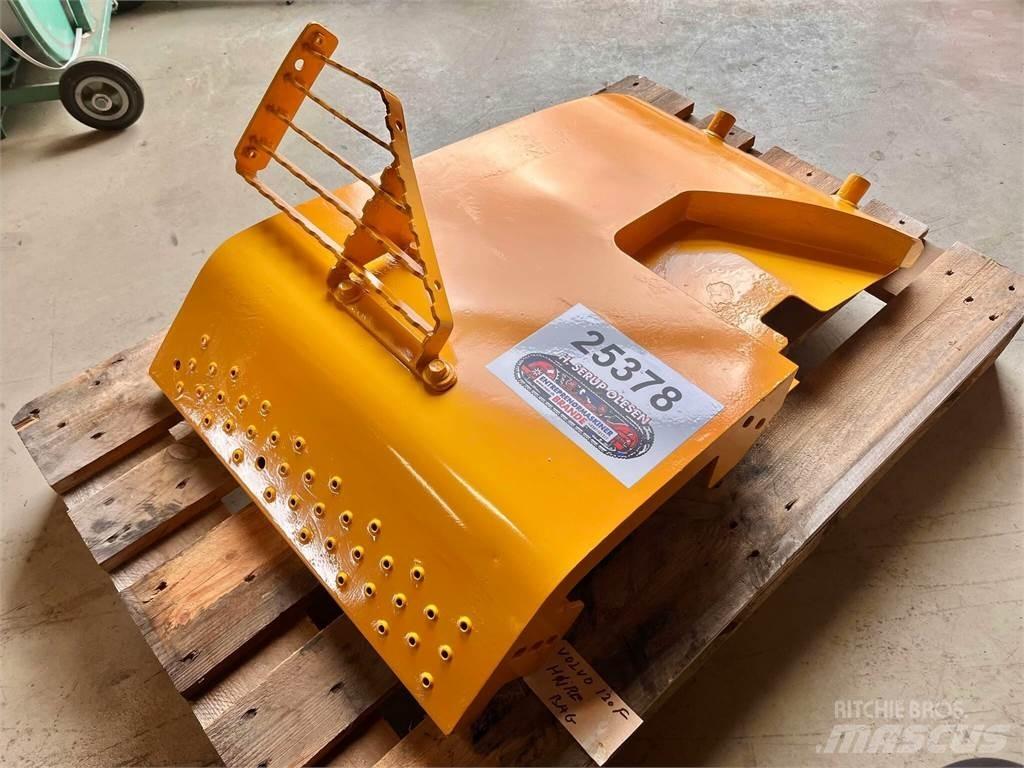 Volvo L120F bagskærm Other
