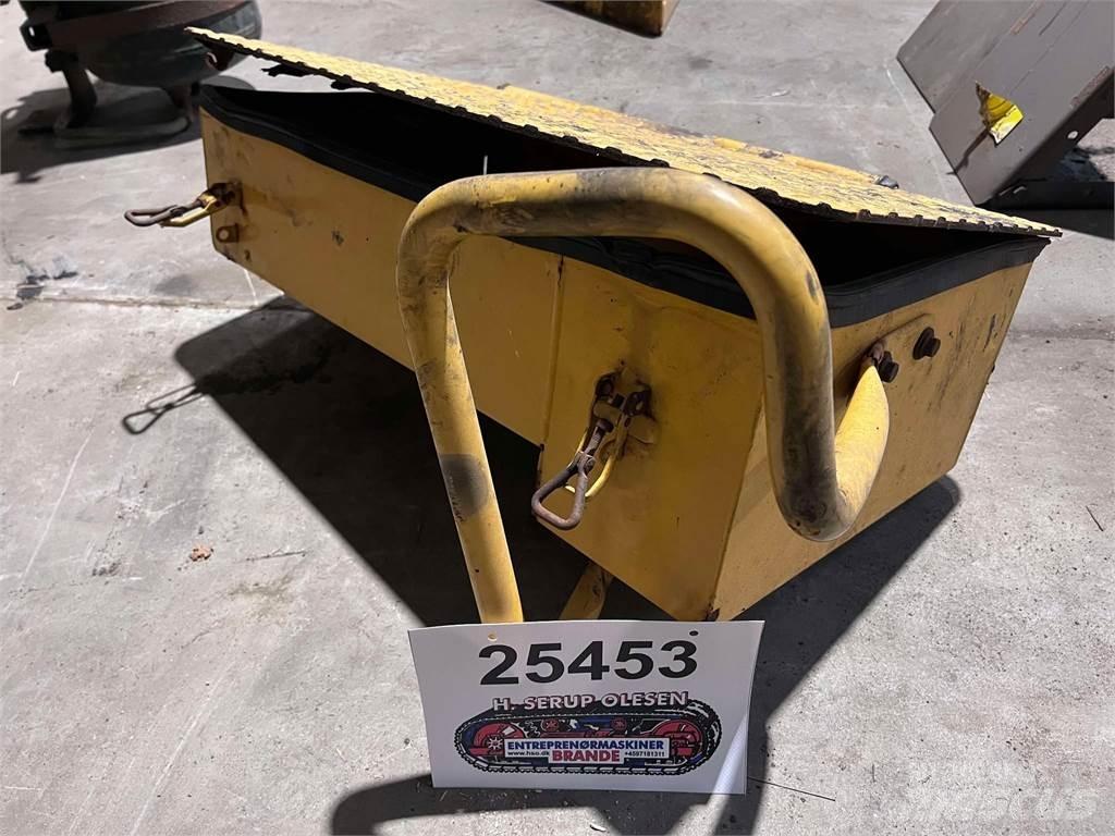 Volvo L120F værktøjskasse Other