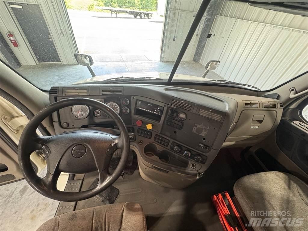 Freightliner CA113 Conventional Trucks / Tractor Trucks