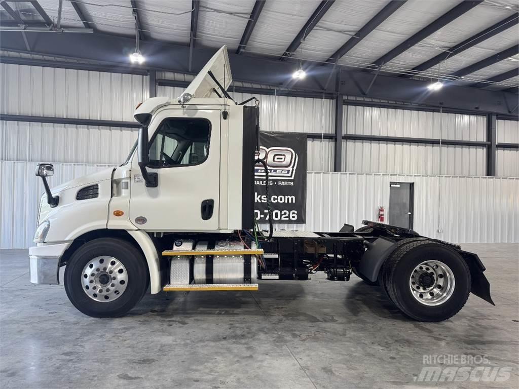 Freightliner CA113 Conventional Trucks / Tractor Trucks