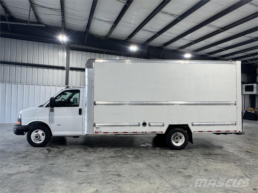 GMC G33903 Box trucks