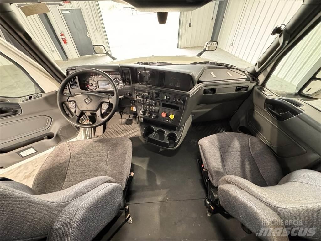 International LT625 Conventional Trucks / Tractor Trucks