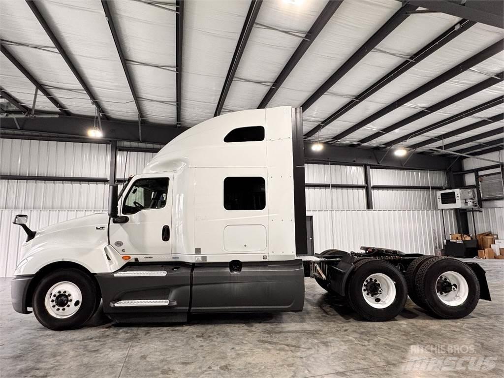 International LT625 Conventional Trucks / Tractor Trucks