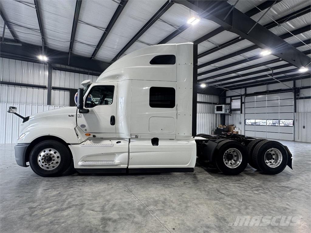International LT625 Conventional Trucks / Tractor Trucks