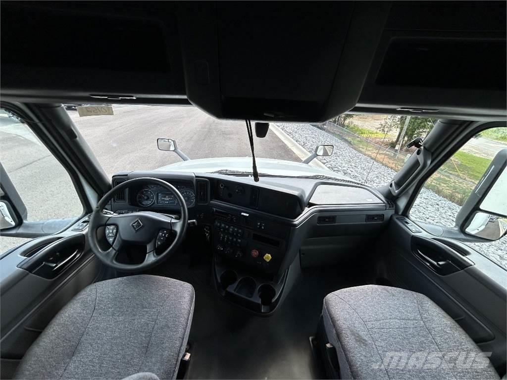 International LT625 Conventional Trucks / Tractor Trucks
