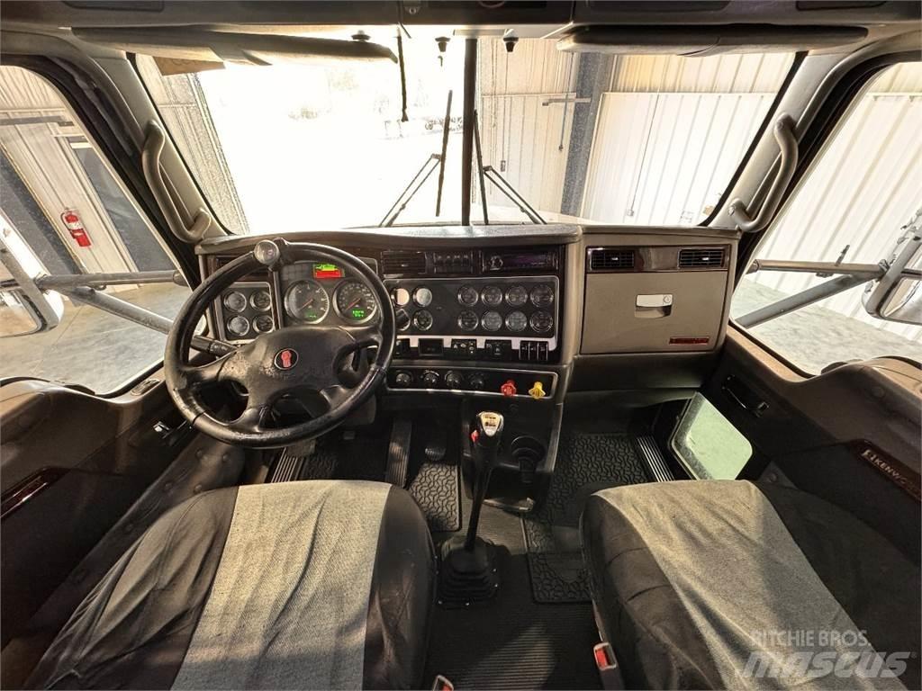 Kenworth T660 Conventional Trucks / Tractor Trucks