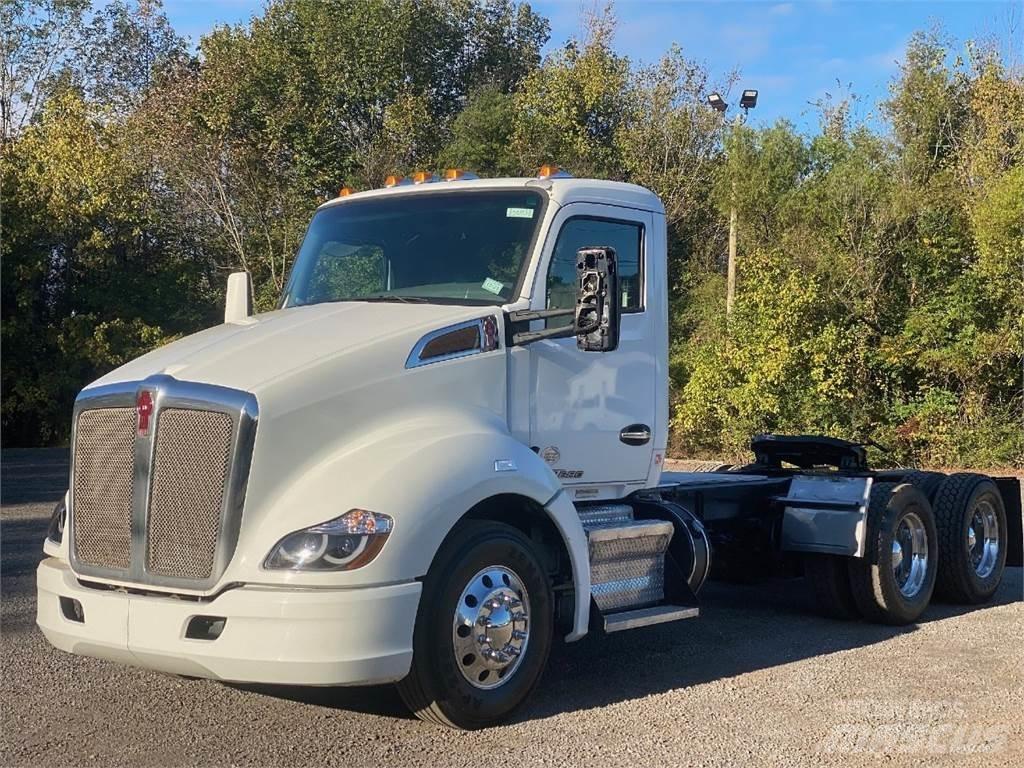 Kenworth T680 Conventional Trucks / Tractor Trucks