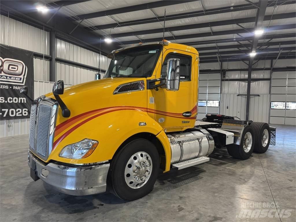 Kenworth T680 Conventional Trucks / Tractor Trucks
