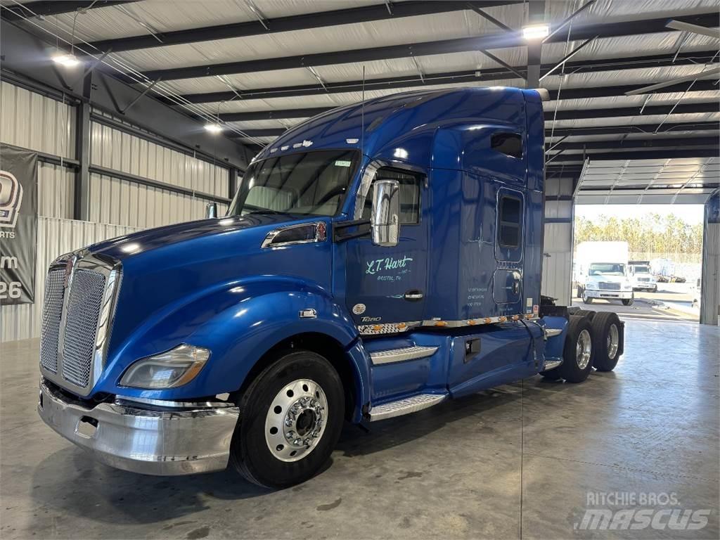 Kenworth T680 Conventional Trucks / Tractor Trucks