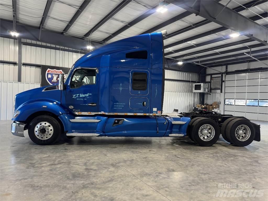 Kenworth T680 Conventional Trucks / Tractor Trucks