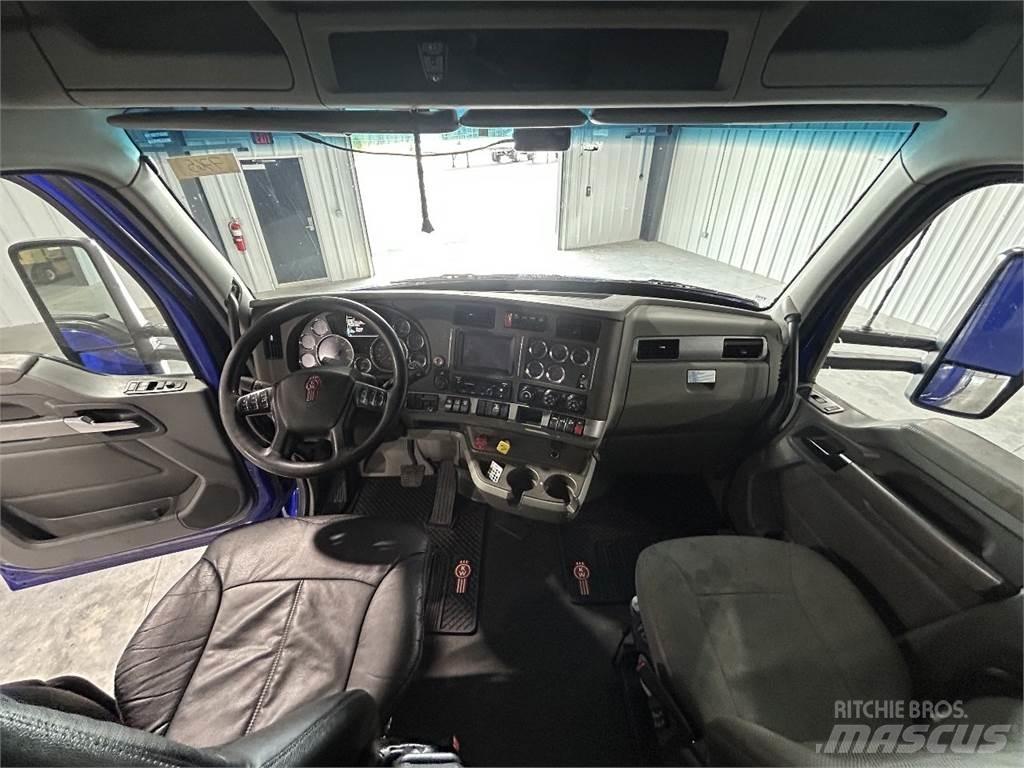 Kenworth T680 Conventional Trucks / Tractor Trucks