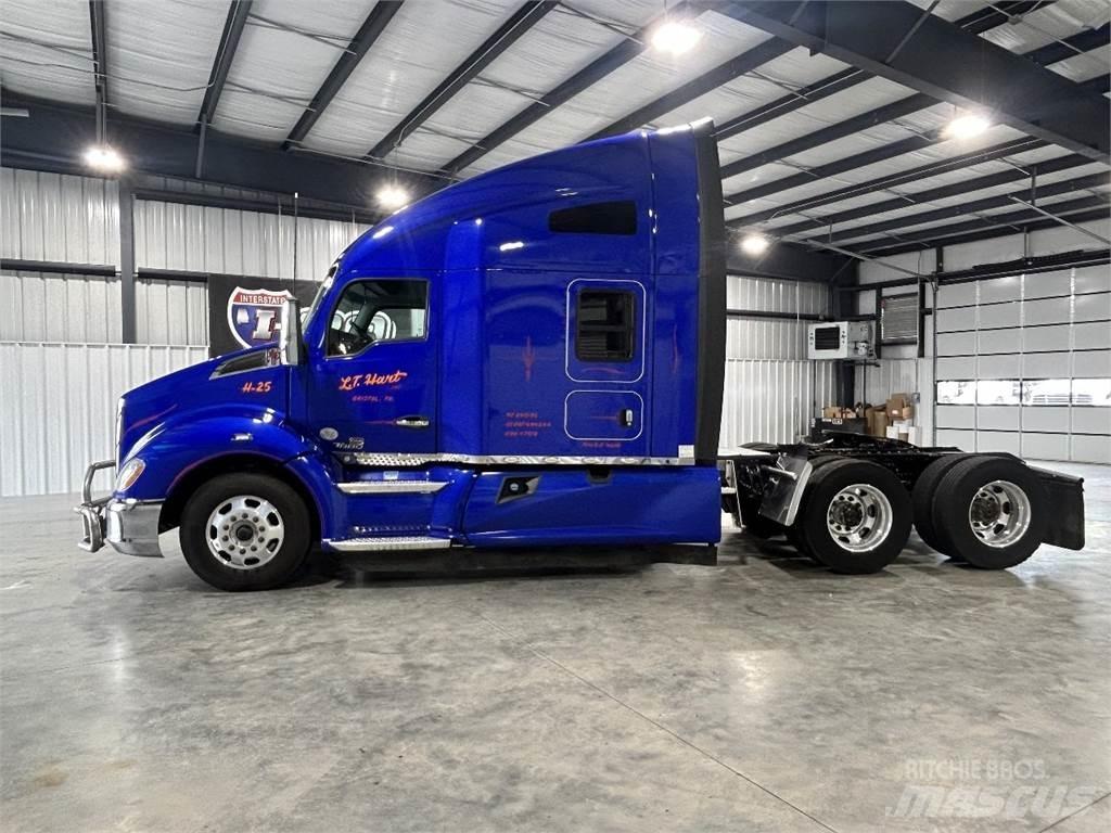 Kenworth T680 Conventional Trucks / Tractor Trucks