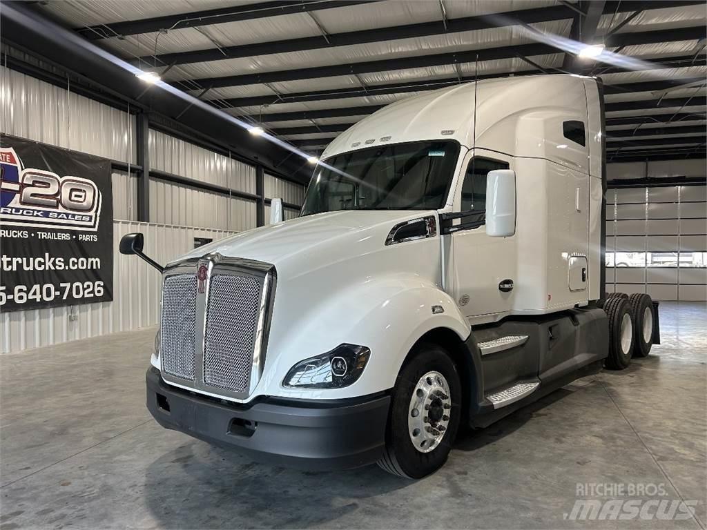 Kenworth T680 Conventional Trucks / Tractor Trucks