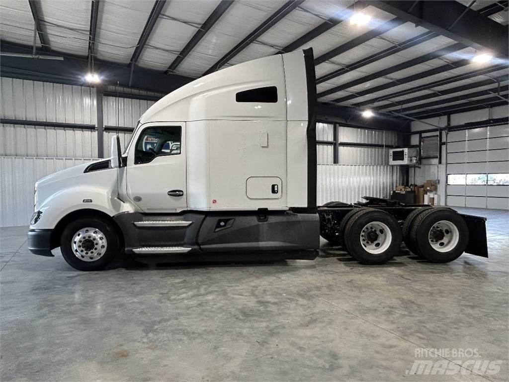 Kenworth T680 Conventional Trucks / Tractor Trucks