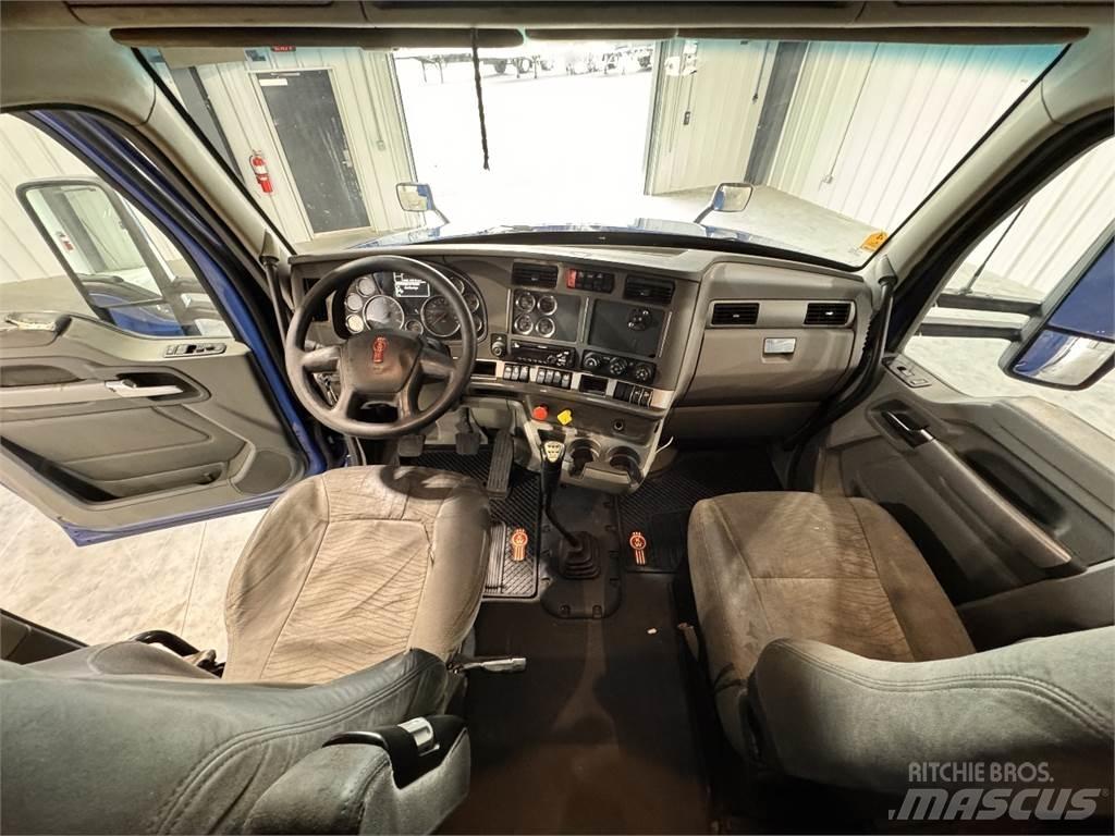Kenworth T680 Conventional Trucks / Tractor Trucks