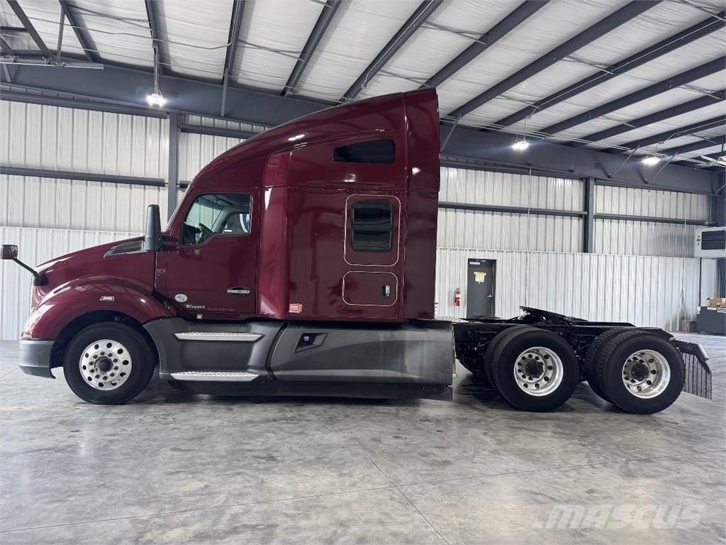 Kenworth T680 Conventional Trucks / Tractor Trucks