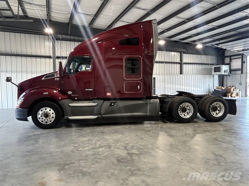 Kenworth T680 Conventional Trucks / Tractor Trucks