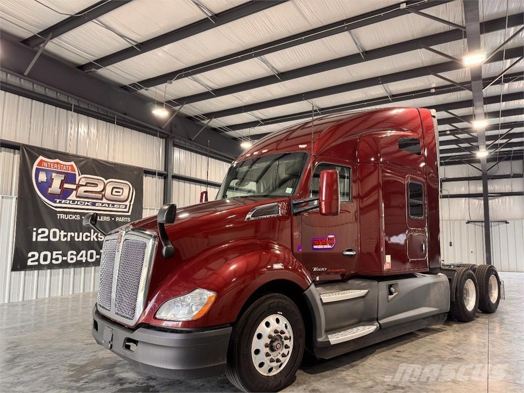 Kenworth T680 Conventional Trucks / Tractor Trucks
