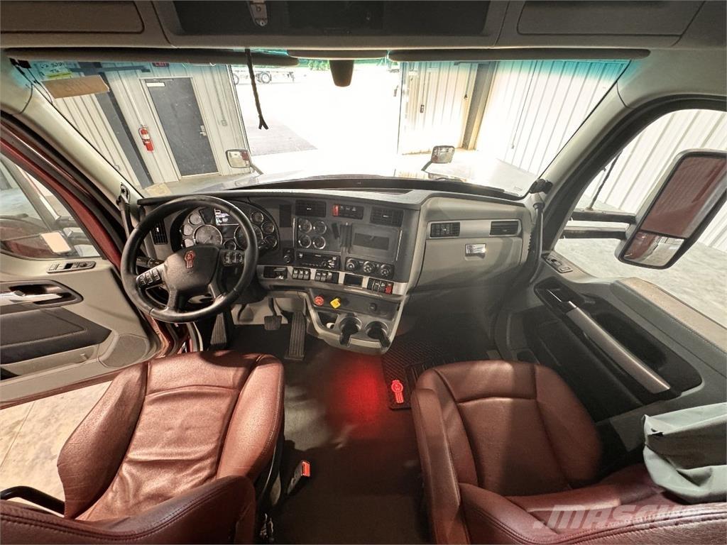 Kenworth T680 Conventional Trucks / Tractor Trucks