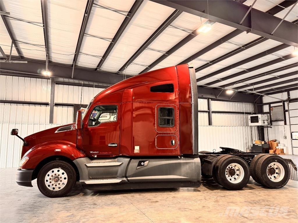 Kenworth T680 Conventional Trucks / Tractor Trucks