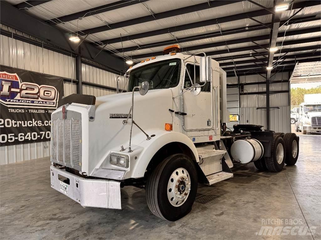 Kenworth T800 Conventional Trucks / Tractor Trucks