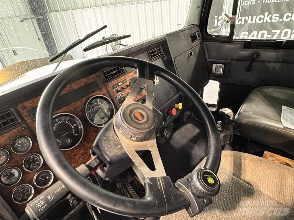 Kenworth T800 Conventional Trucks / Tractor Trucks