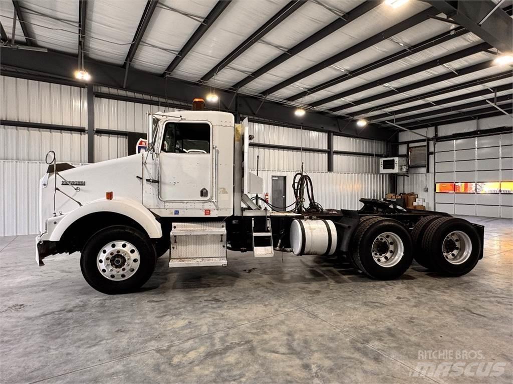 Kenworth T800 Conventional Trucks / Tractor Trucks