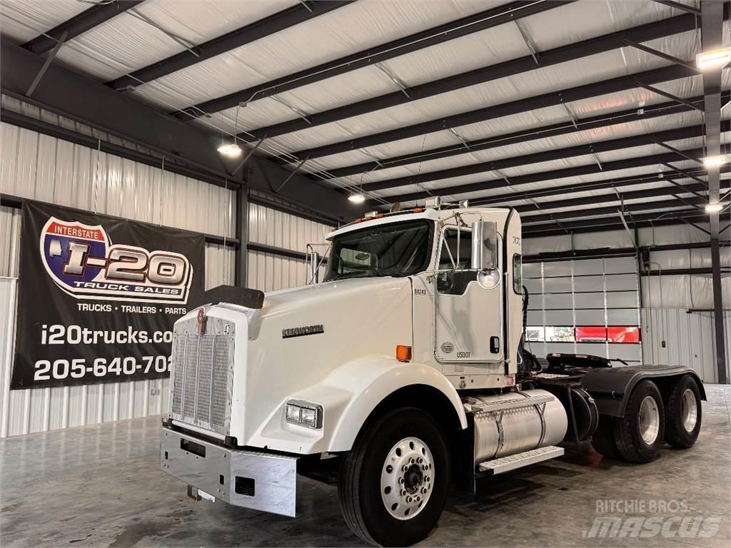 Kenworth T800 Conventional Trucks / Tractor Trucks