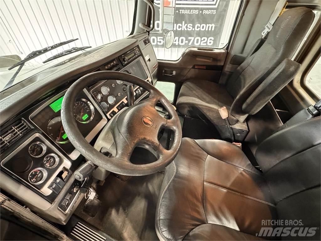 Kenworth T800 Conventional Trucks / Tractor Trucks