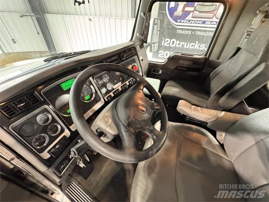 Kenworth T800 Conventional Trucks / Tractor Trucks