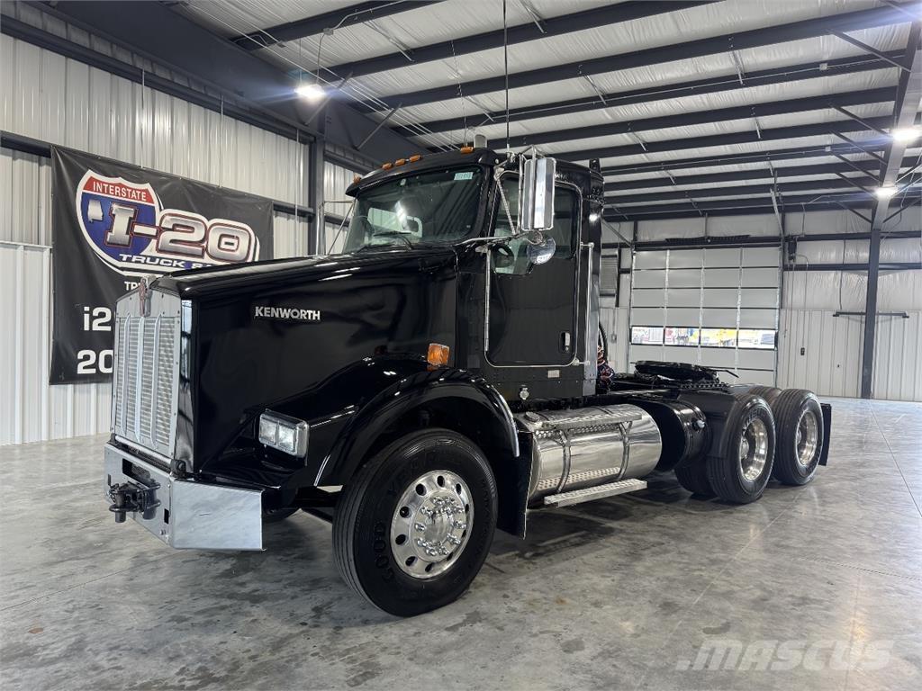 Kenworth T800 Conventional Trucks / Tractor Trucks