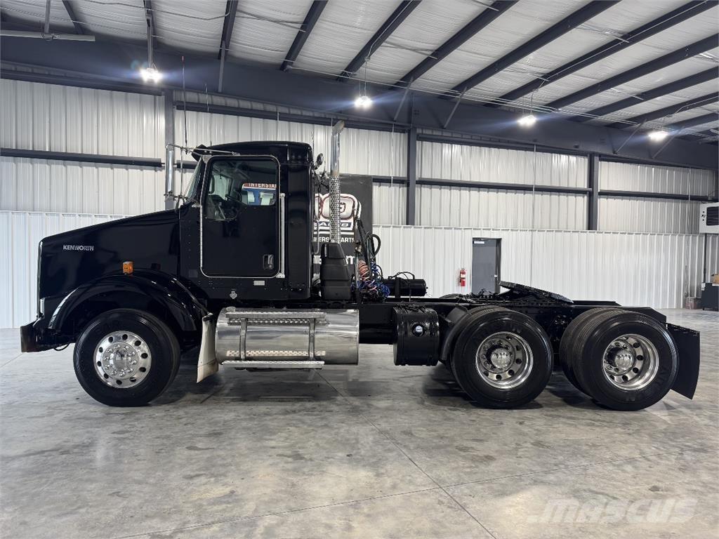 Kenworth T800 Conventional Trucks / Tractor Trucks