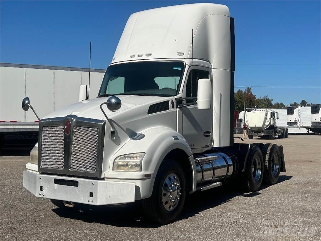 Kenworth T880 Conventional Trucks / Tractor Trucks
