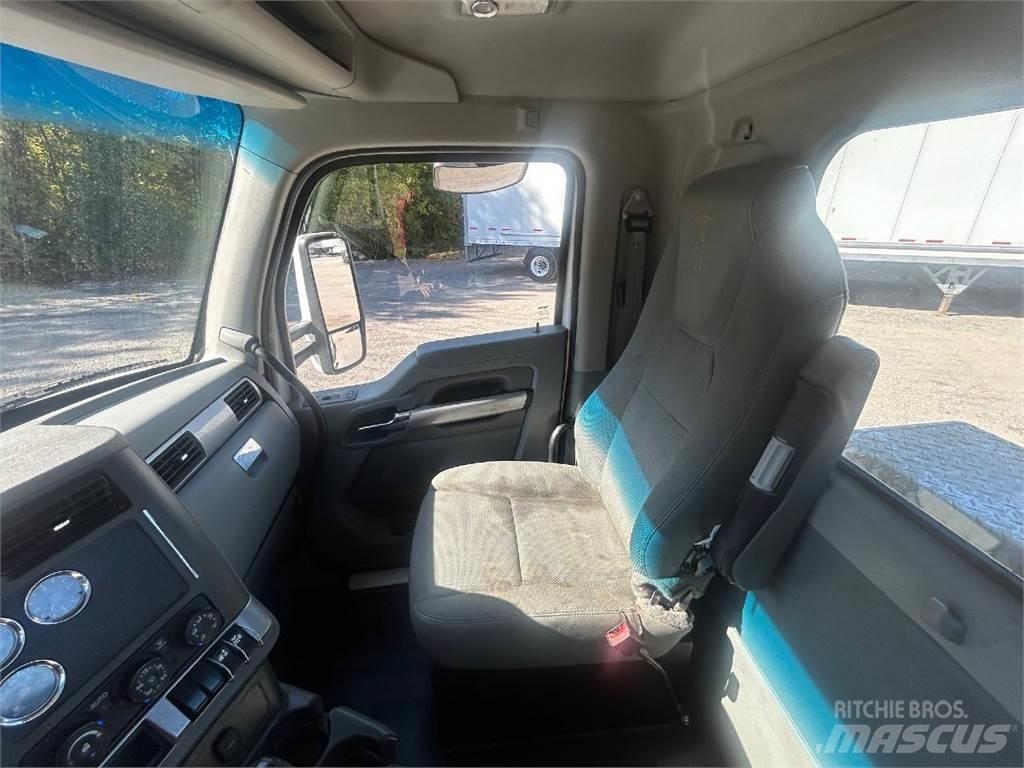 Kenworth T880 Conventional Trucks / Tractor Trucks