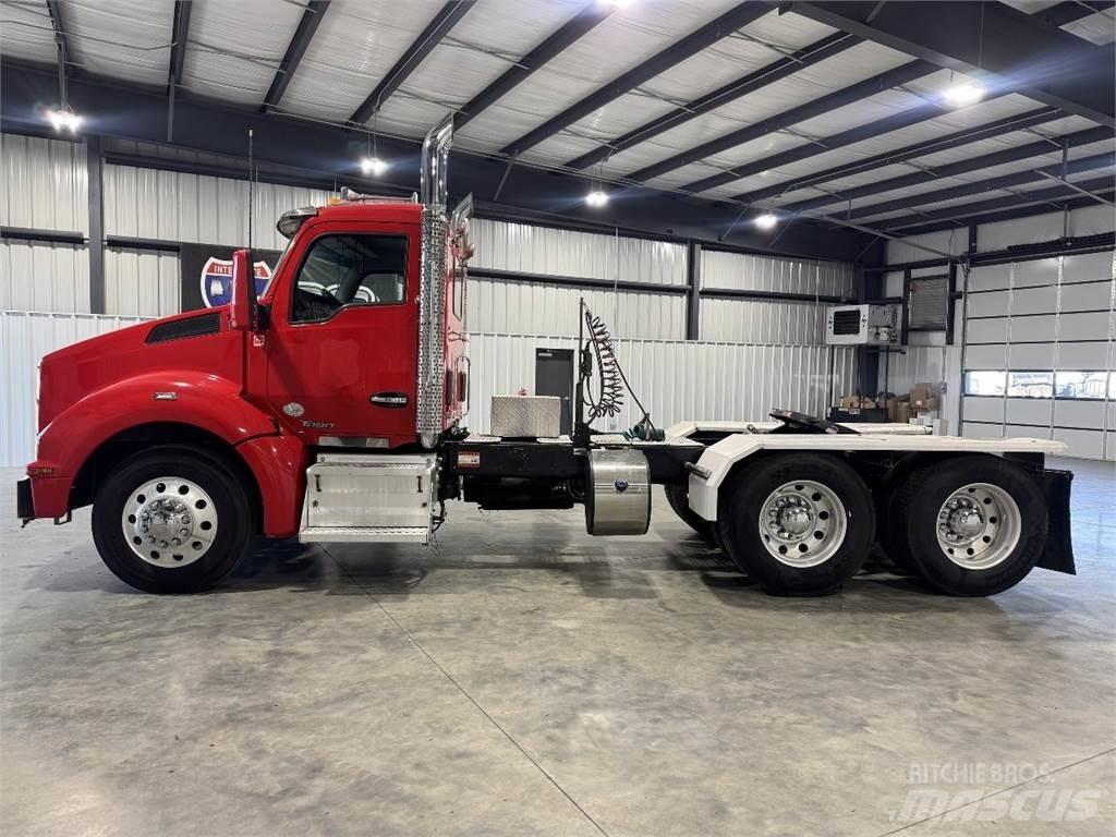 Kenworth T880 Conventional Trucks / Tractor Trucks
