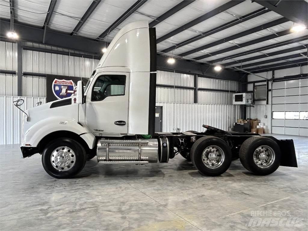 Kenworth T880 Conventional Trucks / Tractor Trucks
