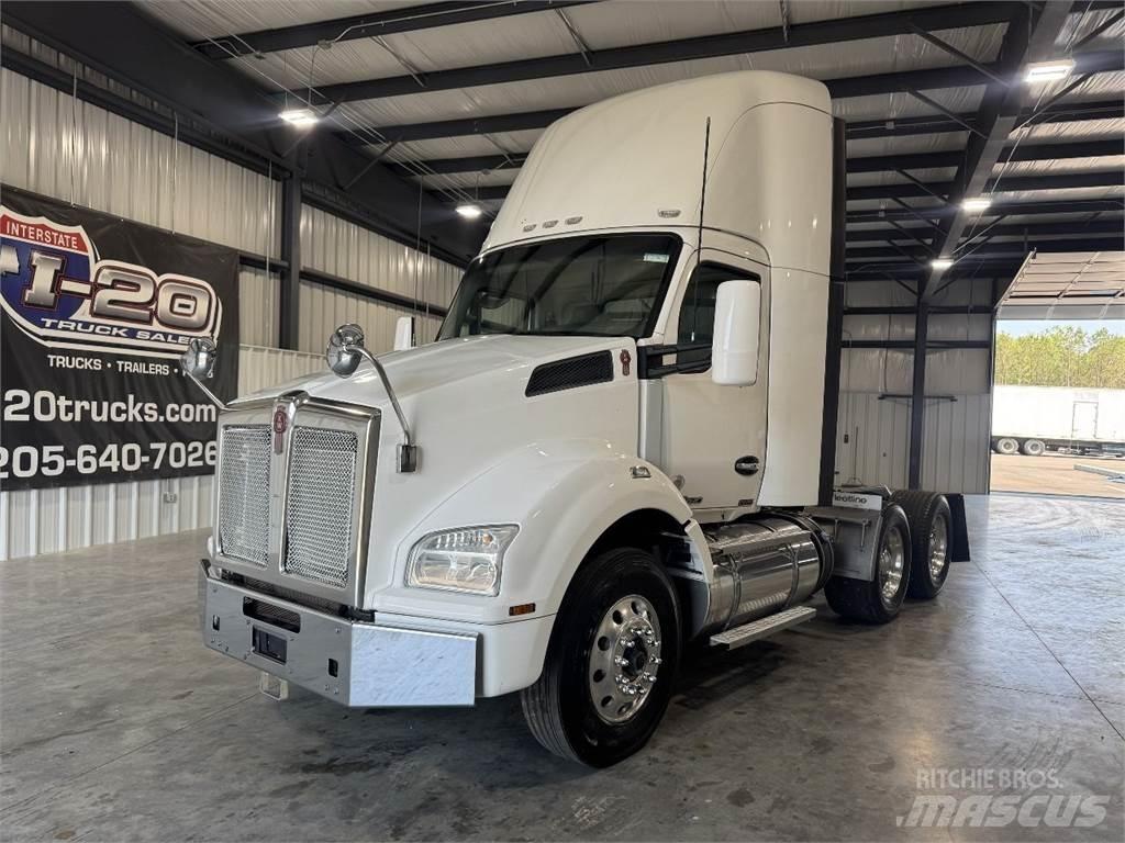 Kenworth T880 Conventional Trucks / Tractor Trucks