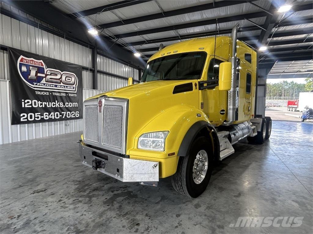 Kenworth T880 Conventional Trucks / Tractor Trucks